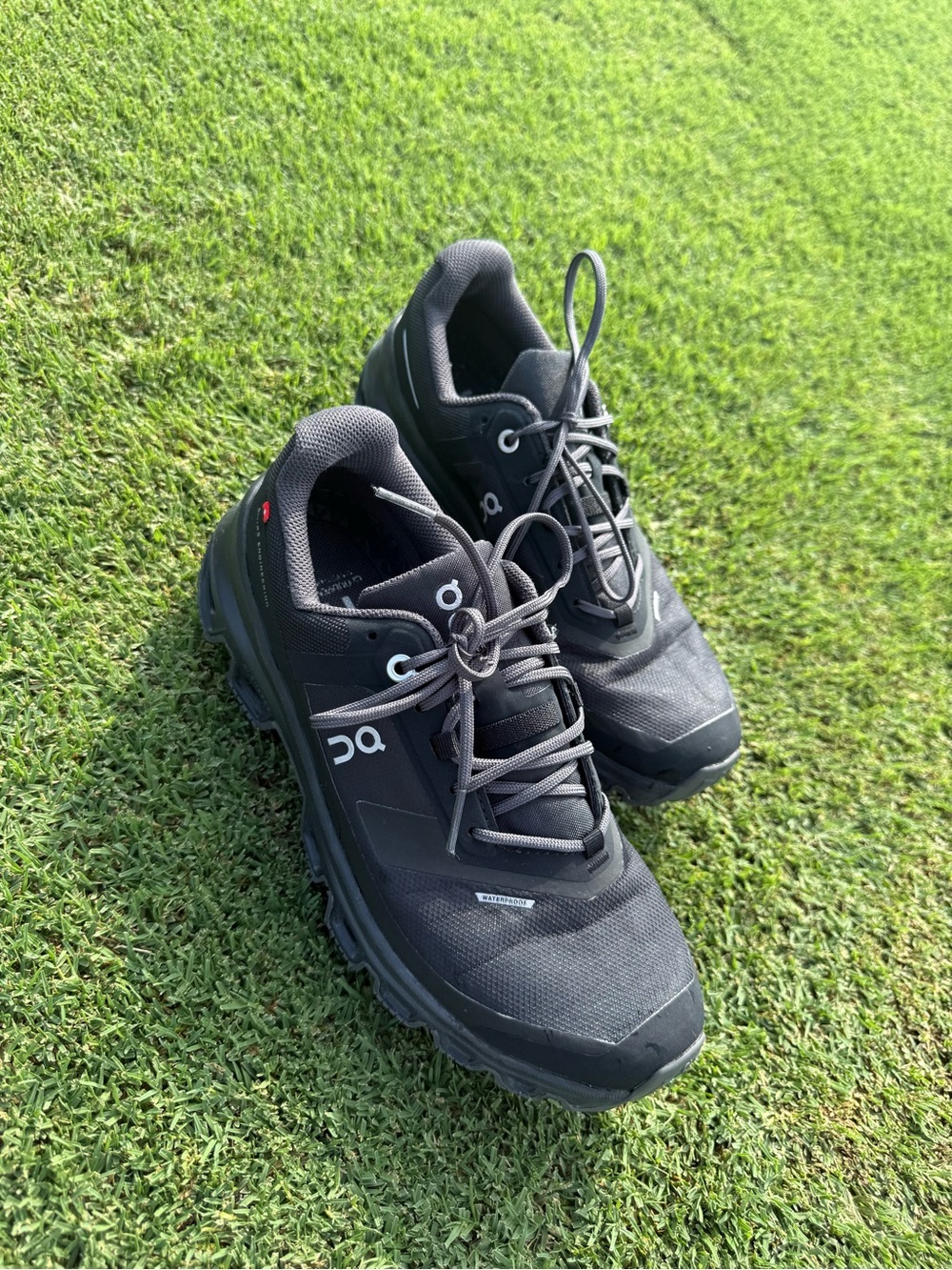 On CloudVenture Women’s Size 7 Trail Running Shoes in Black